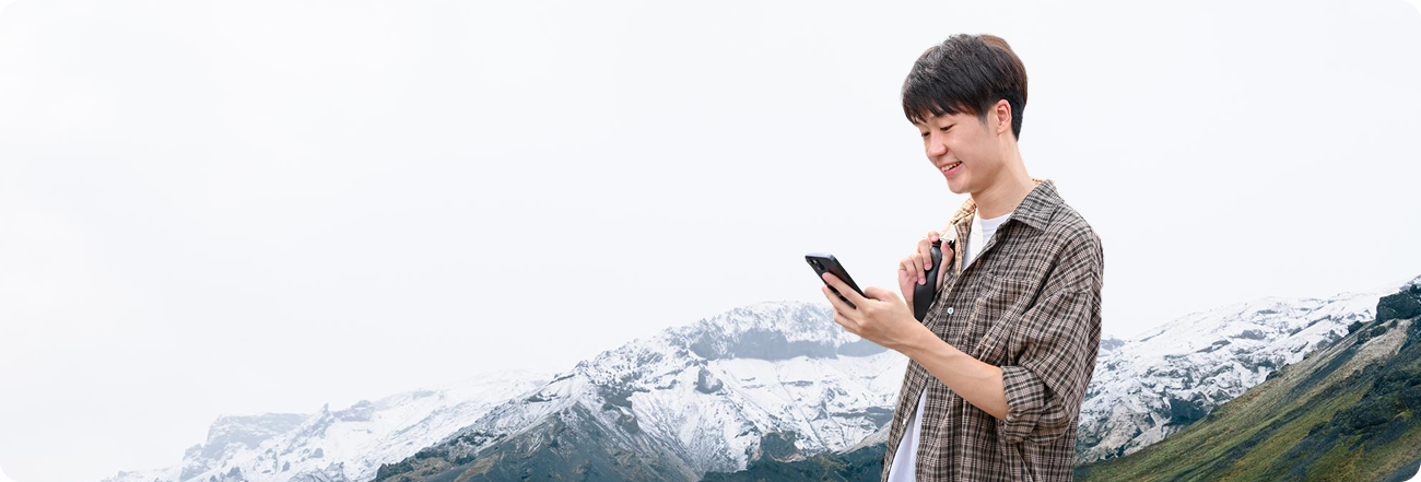 Traveler with phone